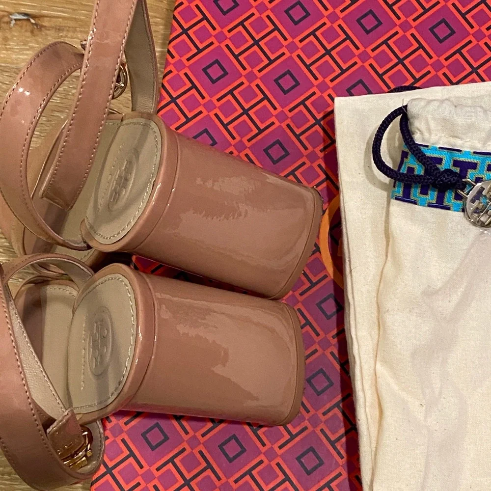 Tory Burch Elizabeth 2 Patent Ankle-Wrap City Sandal 8 Like New - Picture 10 of 10